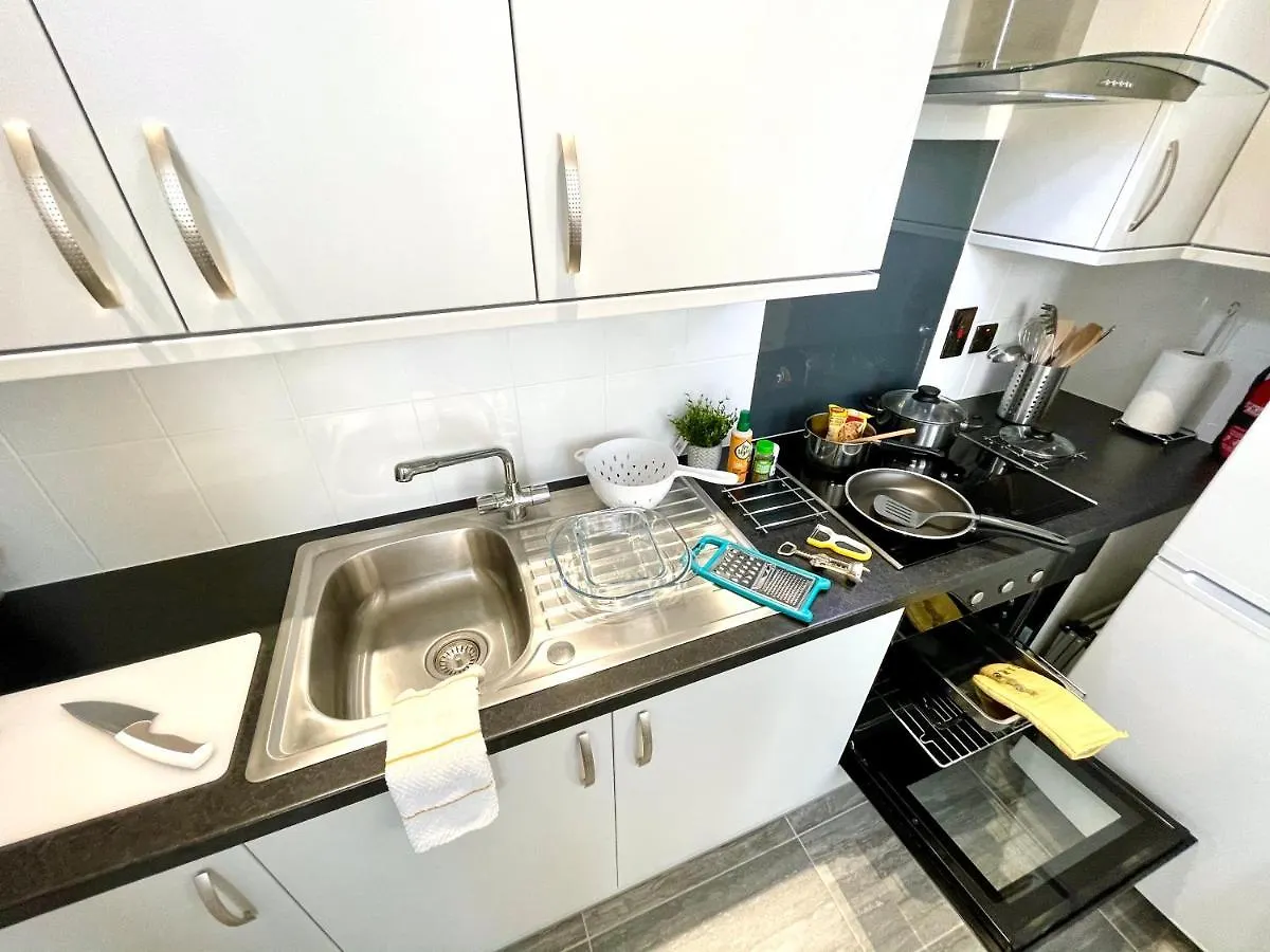 Modern Family Apartment Free Parking And Gym By Beach Bournemouth