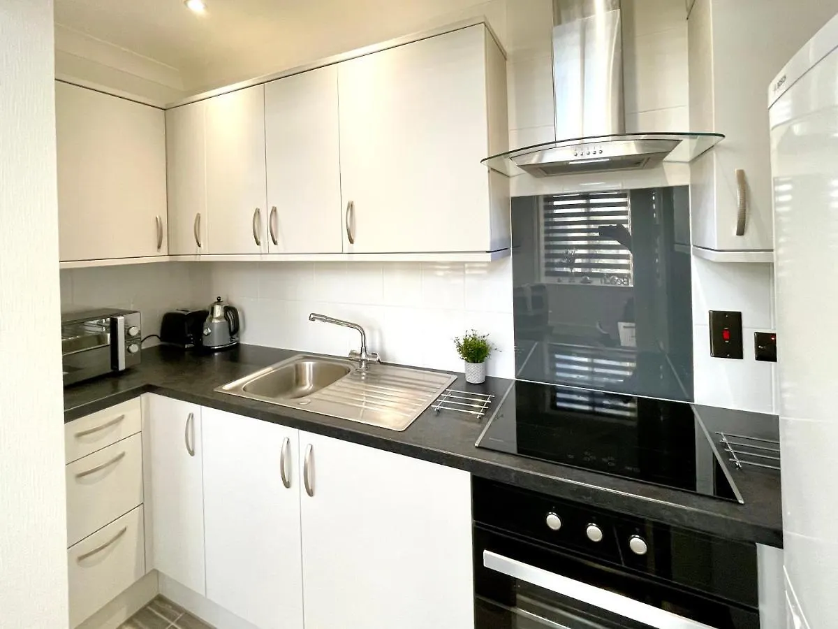 Modern Family Apartment Free Parking And Gym By Beach Bournemouth